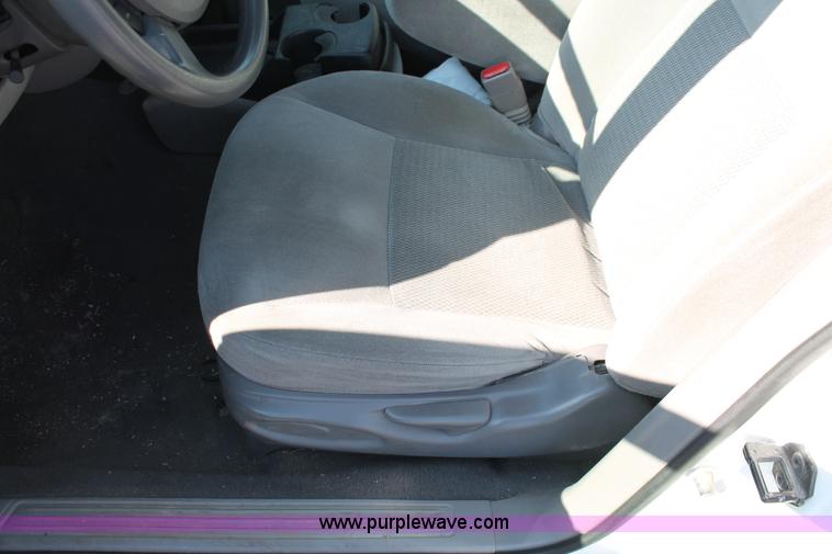 image for item D8242 2006 Ford Taurus SE