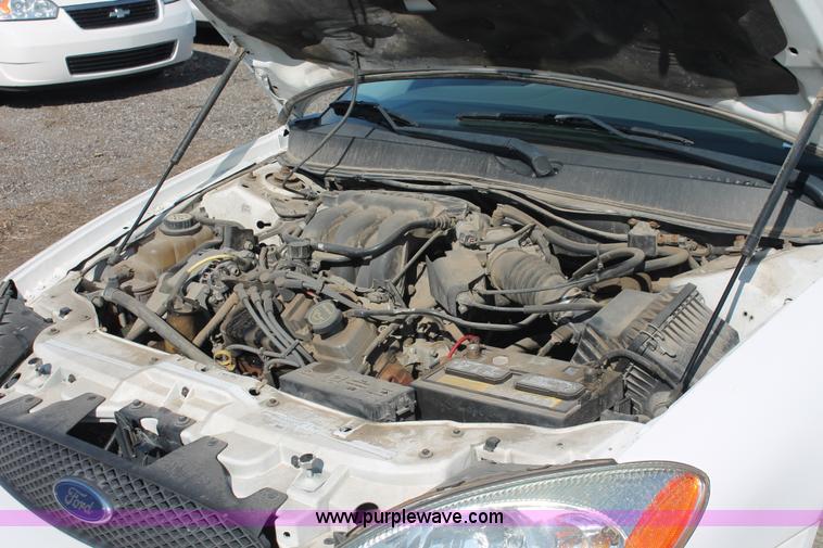 image for item D8242 2006 Ford Taurus SE
