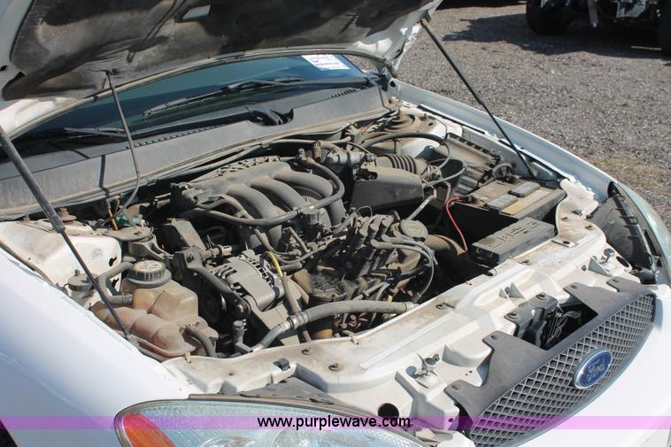 image for item D8242 2006 Ford Taurus SE