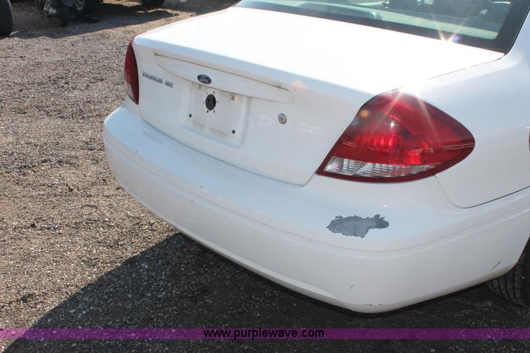 image for item D8242 2006 Ford Taurus SE