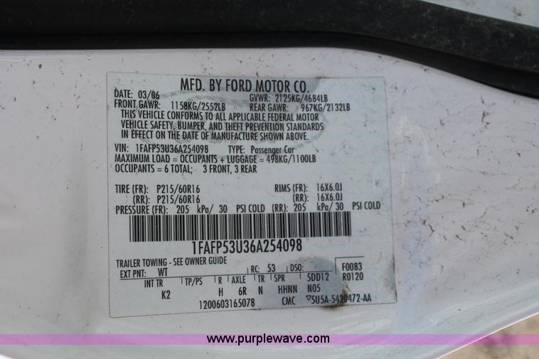 image for item D8242 2006 Ford Taurus SE