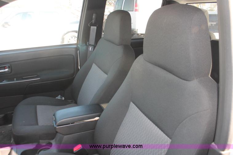 image for item D8243 2008 Chevrolet Colorado LT extended cab pickup truck