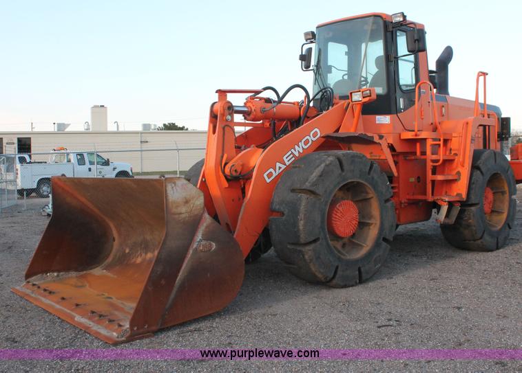 image for item D8245 2003 Daewoo Mega 300-V wheel loader
