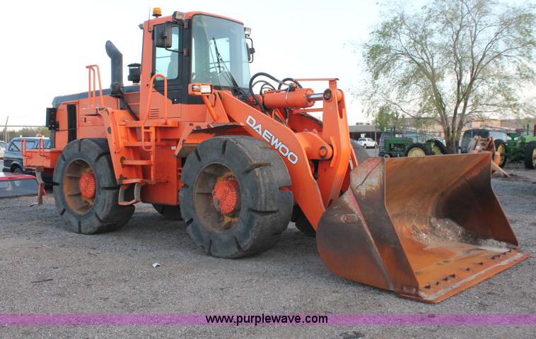 image for item D8245 2003 Daewoo Mega 300-V wheel loader