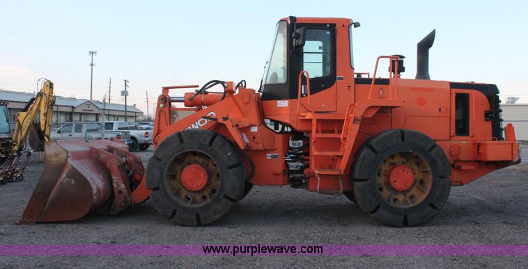 image for item D8245 2003 Daewoo Mega 300-V wheel loader