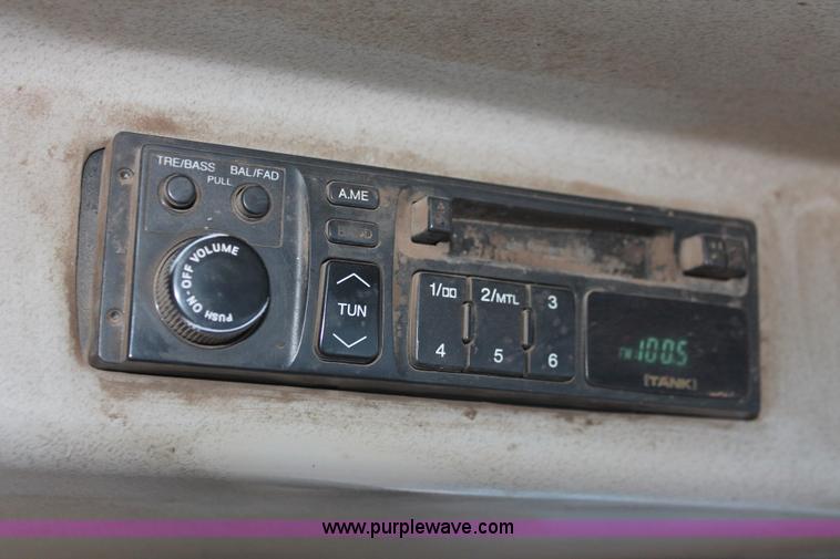 image for item D8245 2003 Daewoo Mega 300-V wheel loader