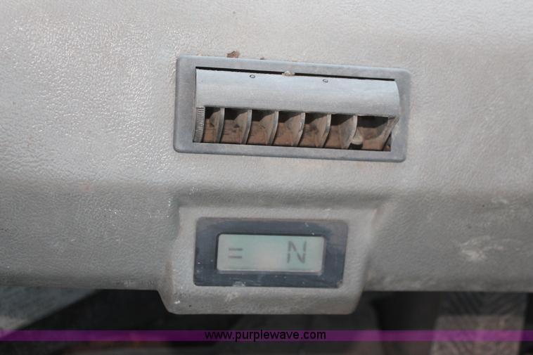 image for item D8245 2003 Daewoo Mega 300-V wheel loader