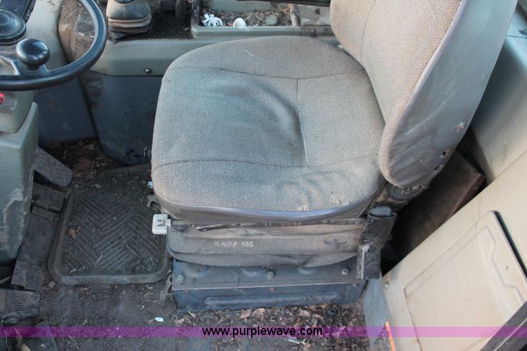 image for item D8245 2003 Daewoo Mega 300-V wheel loader