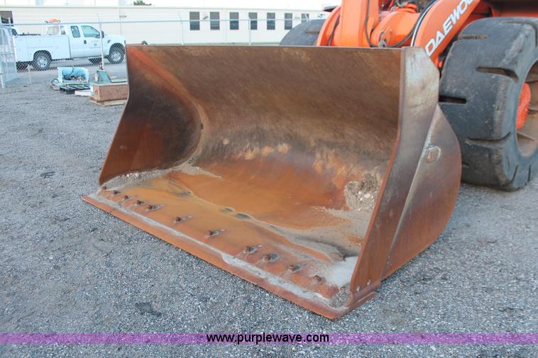 image for item D8245 2003 Daewoo Mega 300-V wheel loader