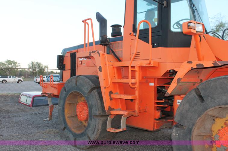 image for item D8245 2003 Daewoo Mega 300-V wheel loader