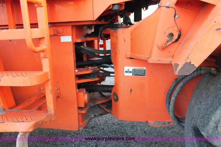 image for item D8245 2003 Daewoo Mega 300-V wheel loader