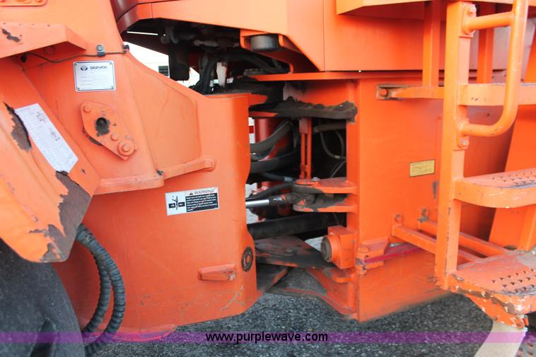 image for item D8245 2003 Daewoo Mega 300-V wheel loader