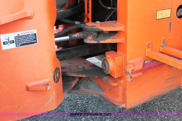 image for item D8245 2003 Daewoo Mega 300-V wheel loader