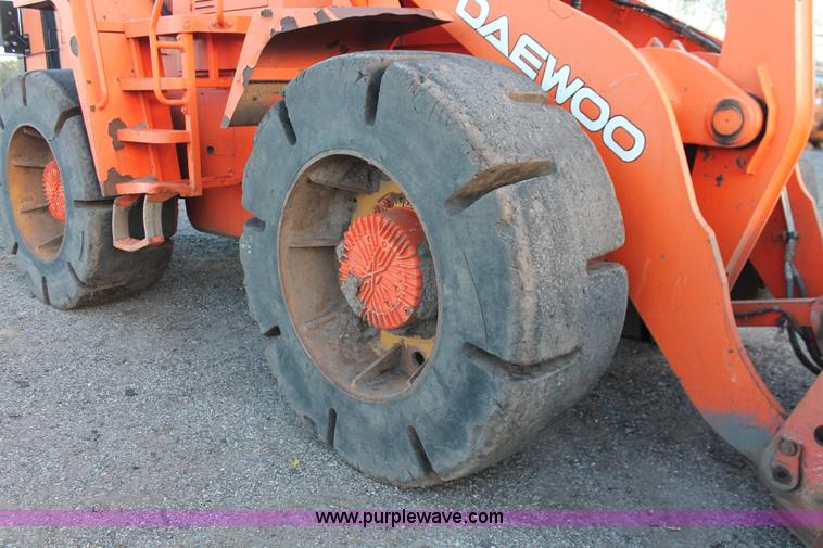 image for item D8245 2003 Daewoo Mega 300-V wheel loader