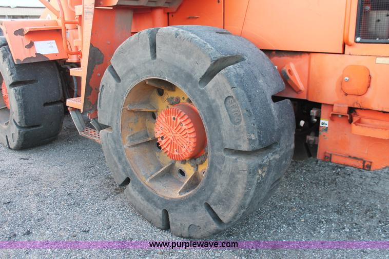 image for item D8245 2003 Daewoo Mega 300-V wheel loader