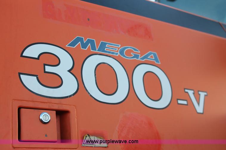 image for item D8245 2003 Daewoo Mega 300-V wheel loader