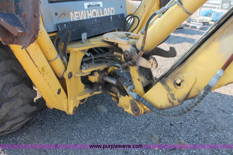 image for item D8247 2000 New Holland LB75 backhoe