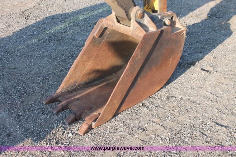image for item D8247 2000 New Holland LB75 backhoe