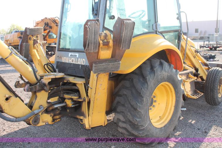 image for item D8247 2000 New Holland LB75 backhoe