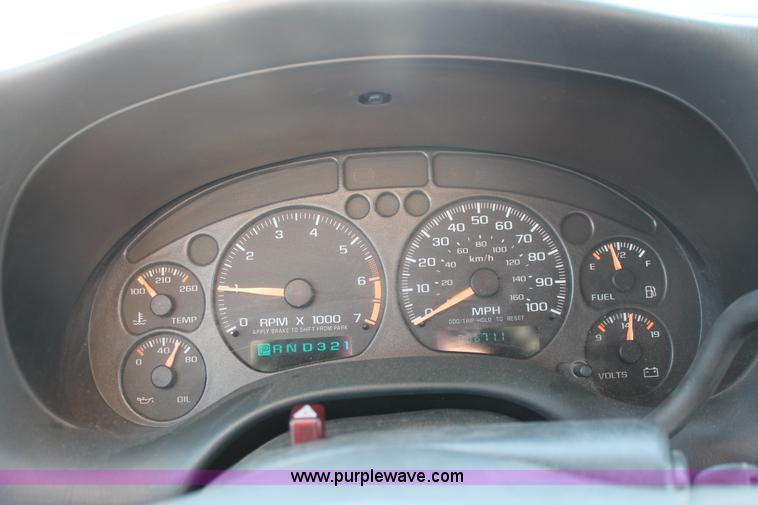 image for item D8248 2002 Chevrolet S10 extended cab pickup truck