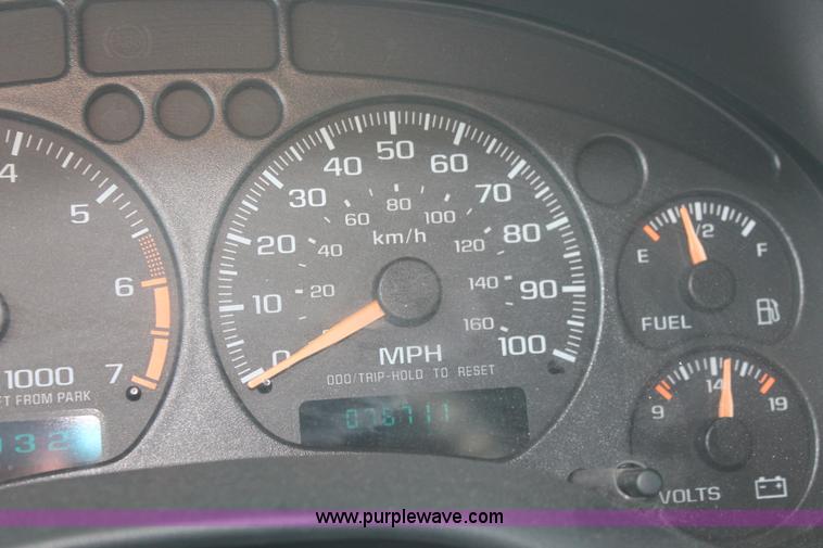 image for item D8248 2002 Chevrolet S10 extended cab pickup truck