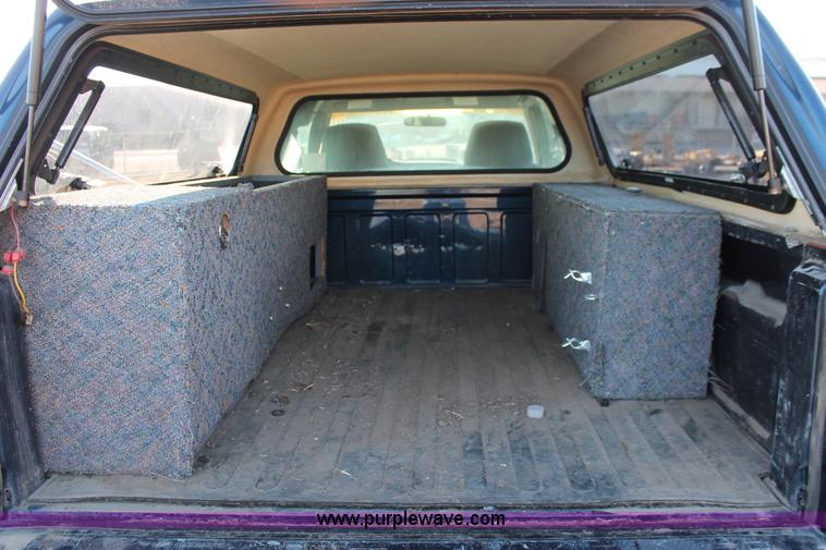 image for item D8248 2002 Chevrolet S10 extended cab pickup truck