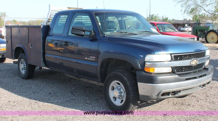 image for item D8249 2002 Chevrolet Silverado 2500HD utility truck