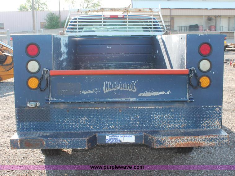 image for item D8249 2002 Chevrolet Silverado 2500HD utility truck