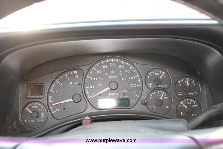 image for item D8249 2002 Chevrolet Silverado 2500HD utility truck