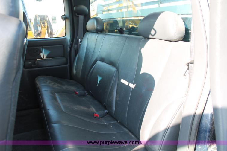 image for item D8249 2002 Chevrolet Silverado 2500HD utility truck