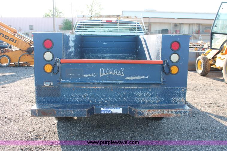image for item D8249 2002 Chevrolet Silverado 2500HD utility truck