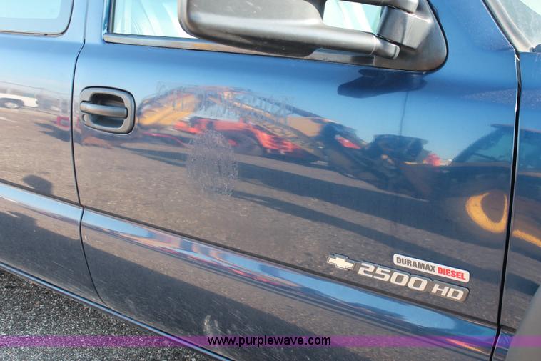 image for item D8249 2002 Chevrolet Silverado 2500HD utility truck