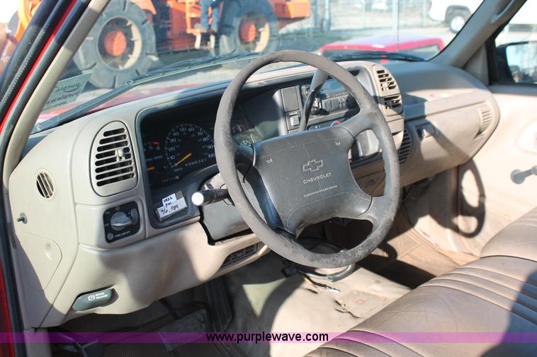 image for item D8250 1996 Chevrolet Cheyenne 2500 extended cab pickup truck