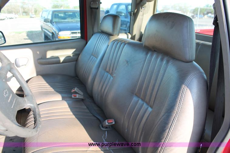 image for item D8250 1996 Chevrolet Cheyenne 2500 extended cab pickup truck