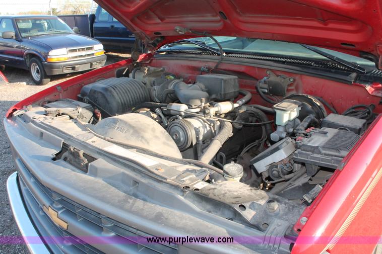 image for item D8250 1996 Chevrolet Cheyenne 2500 extended cab pickup truck