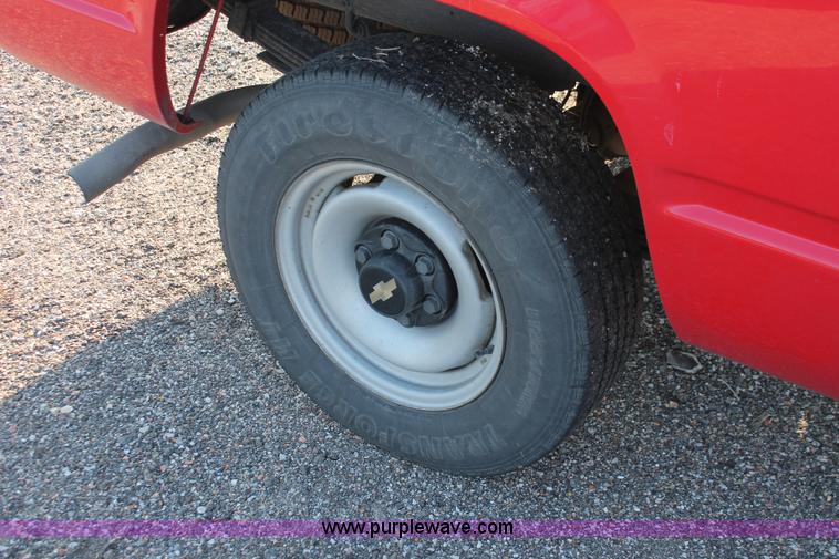 image for item D8250 1996 Chevrolet Cheyenne 2500 extended cab pickup truck