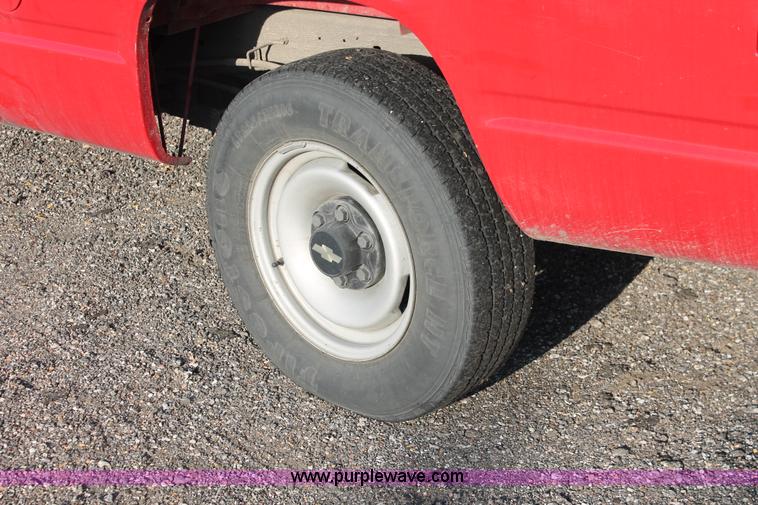 image for item D8250 1996 Chevrolet Cheyenne 2500 extended cab pickup truck