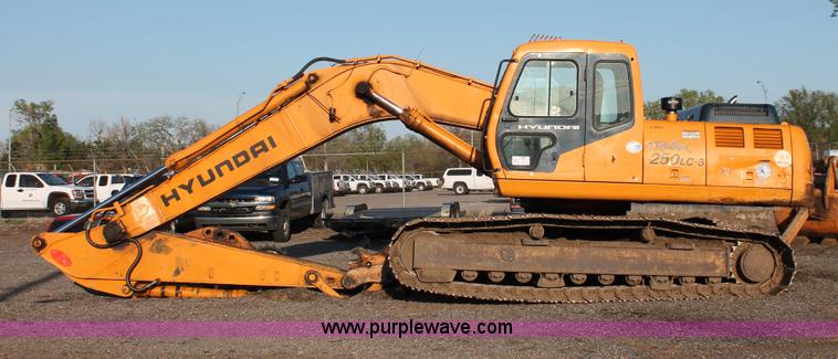 image for item D8253 1999 Hyundai Robex 250LC-3 excavator