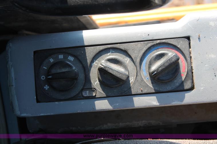 image for item D8253 1999 Hyundai Robex 250LC-3 excavator