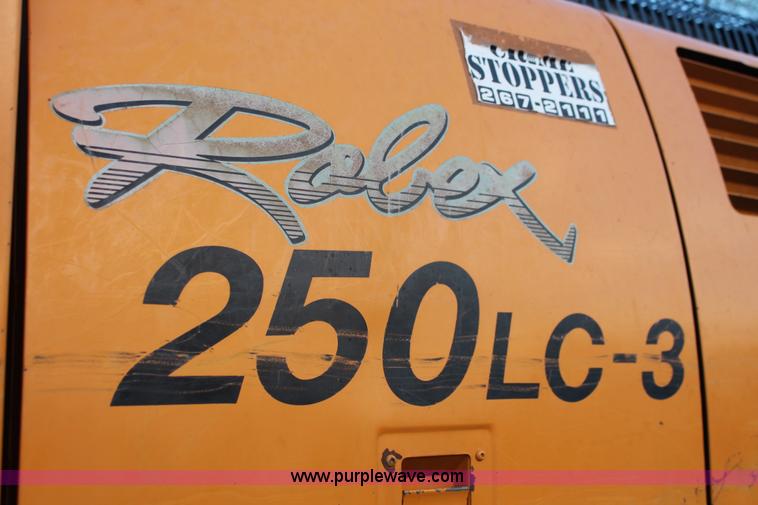 image for item D8253 1999 Hyundai Robex 250LC-3 excavator