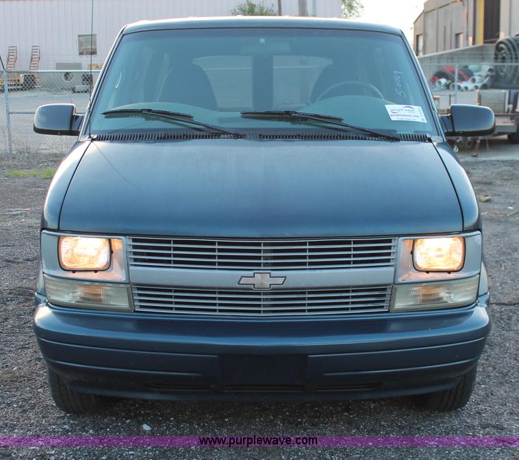 image for item D8254 1999 Chevrolet Astro van