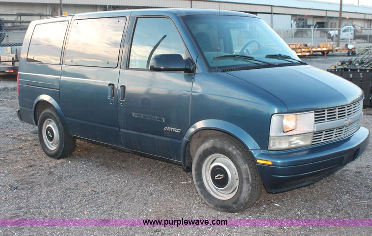 image for item D8254 1999 Chevrolet Astro van