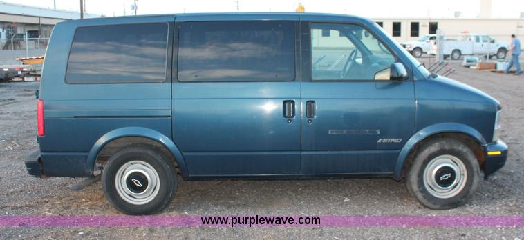 image for item D8254 1999 Chevrolet Astro van