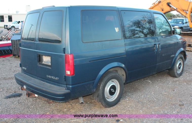 image for item D8254 1999 Chevrolet Astro van