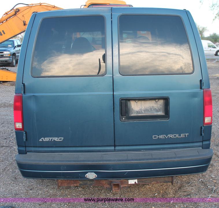 image for item D8254 1999 Chevrolet Astro van