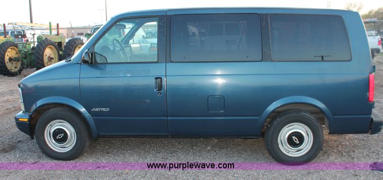 image for item D8254 1999 Chevrolet Astro van