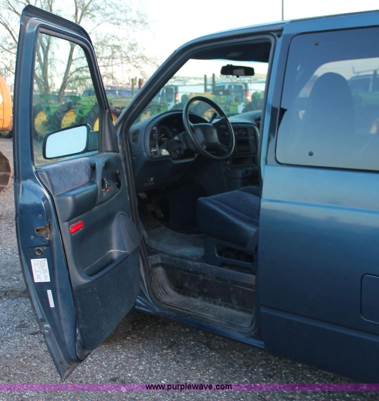 image for item D8254 1999 Chevrolet Astro van
