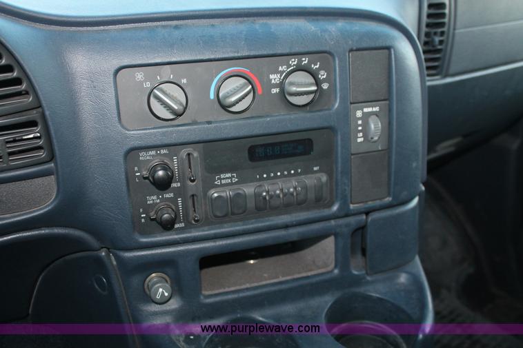 image for item D8254 1999 Chevrolet Astro van