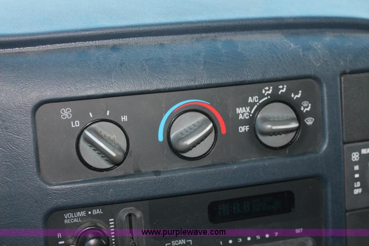 image for item D8254 1999 Chevrolet Astro van