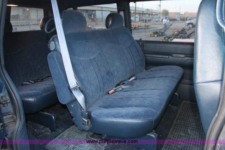 image for item D8254 1999 Chevrolet Astro van